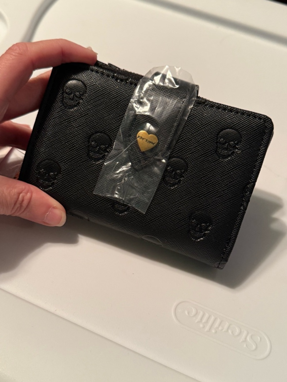 NWT - Betsey Johnson Black Skull Embossed Wallet - Picture 3 of 8